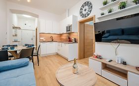 Seifertova Apartments By Willstay